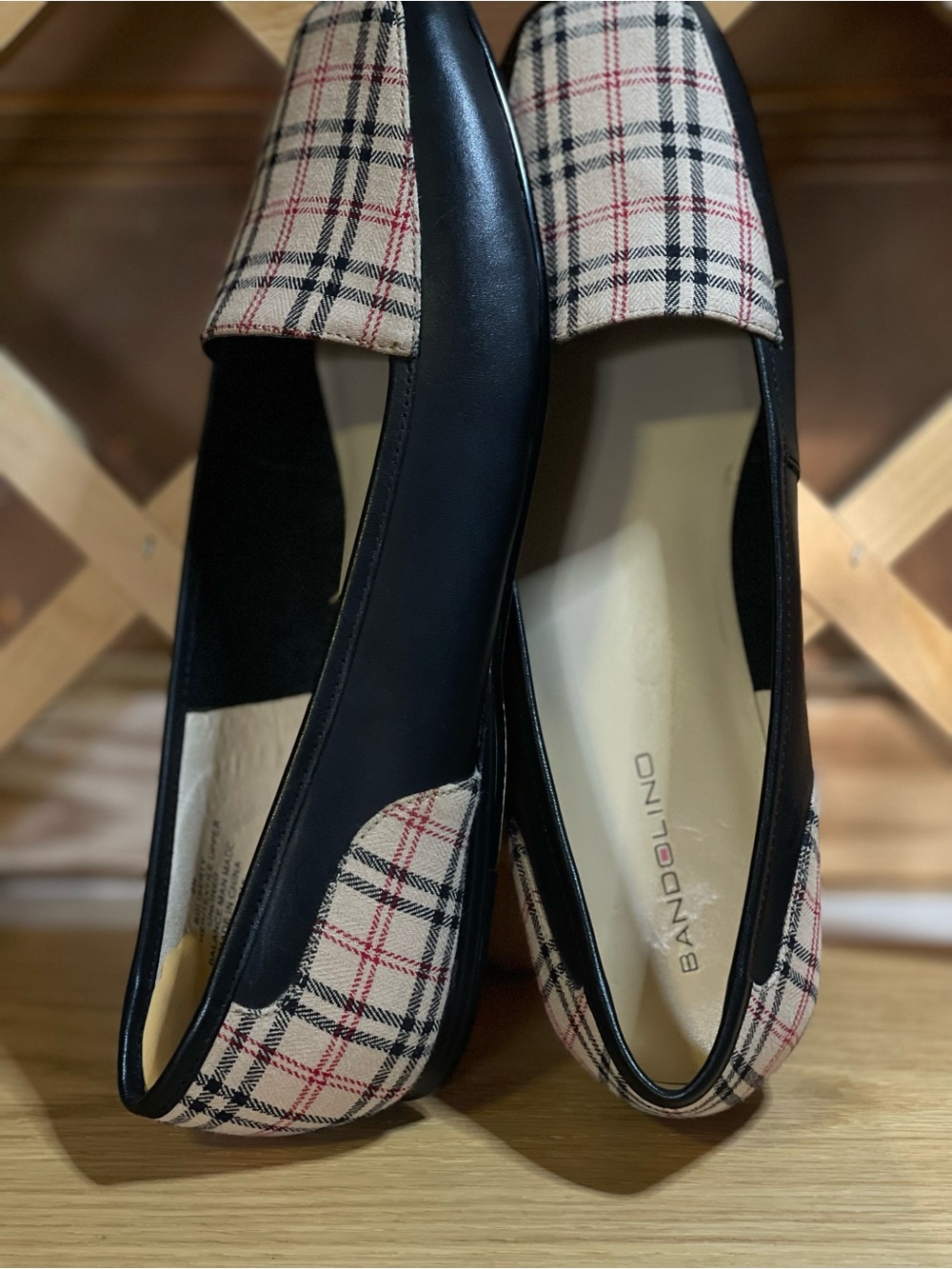 Bandolino Classic Color Scheme’ Tan Plaid Black Women’s Sz 9N Leather Loafers
